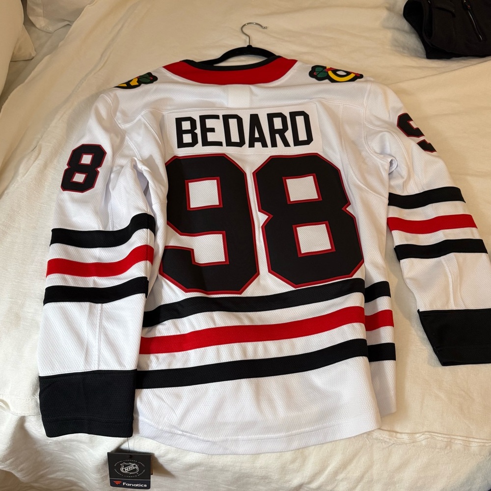 XS Connor Bedard jersey. Chicago Blackhawks NWT